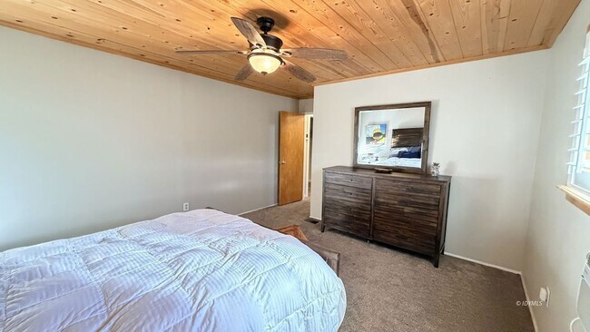 Building Photo - 26523 Pine Ave