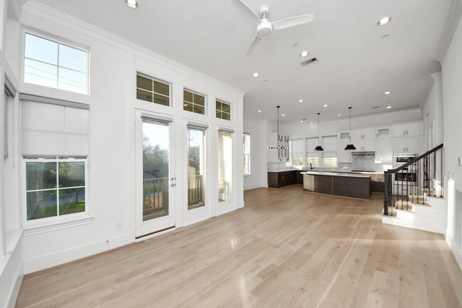 Building Photo - 4005 Woodshire Vlg Ests