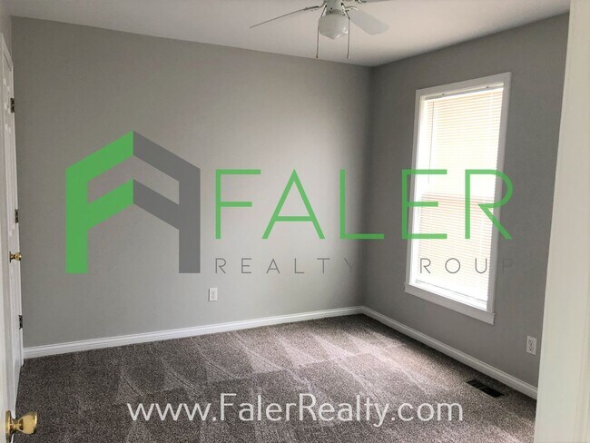 Building Photo - Show-stopping rental available - Lots of S...