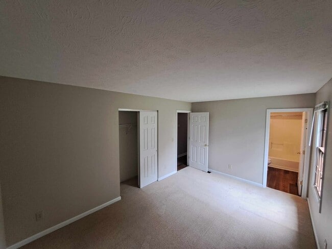 Building Photo - 377 Aaron Dr