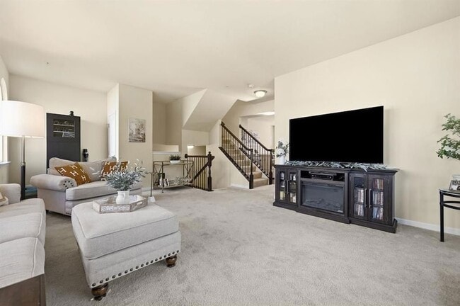 Building Photo - 601 Pointe View Dr