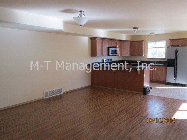 Building Photo - 314 S Blake Rd