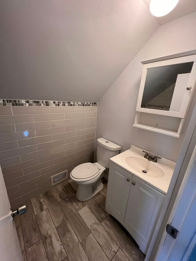 Building Photo - 8 Marboro Ln