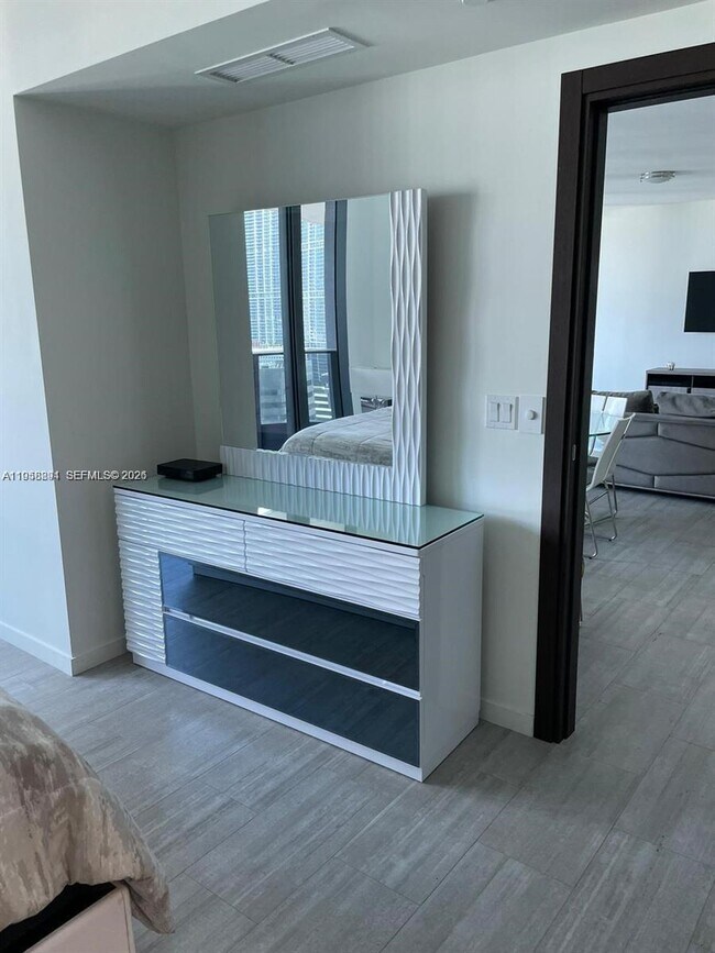 Building Photo - 1000 Brickell Plaza