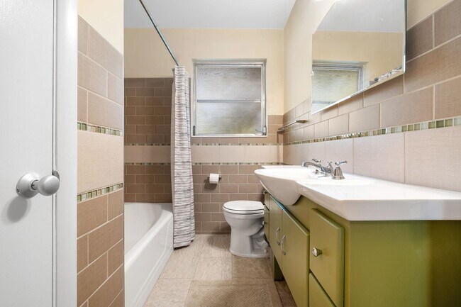 Building Photo - 1230 Circle Dr