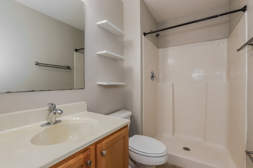 Building Photo - 1037 Brenton Leaf Dr