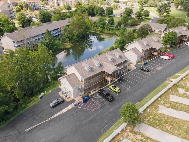 Building Photo - Adorable 1BR - Ground Entry Available FULLY FURNISHED