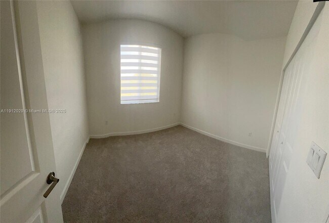 Building Photo - 1406 SE 6th Rd