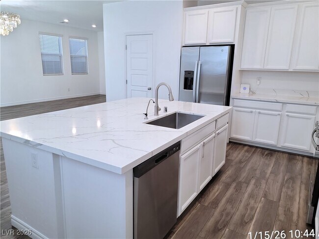 Building Photo - 2924 Gaffer Film St