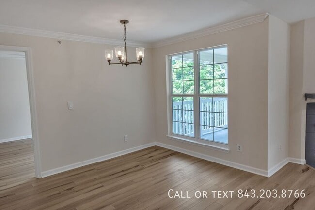 Building Photo - 700 Daniel Ellis Dr