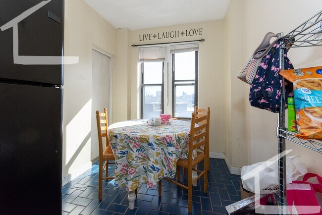 Building Photo - Amazing 3 bed 1 bed in Fenway... NICELY PRICED... SEPT 1st Move in