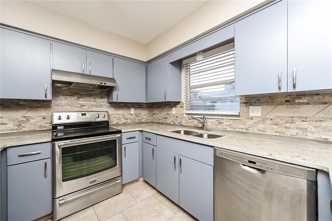 Building Photo - 1406 Cromwell Dr