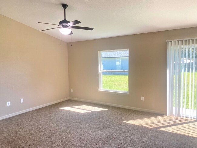 Building Photo - Maintenance-Free 4 Bedroom Rental!