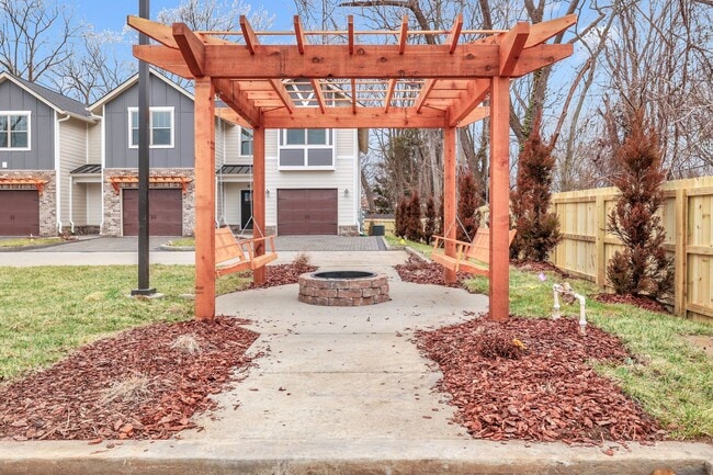 Building Photo - 609 Lee St