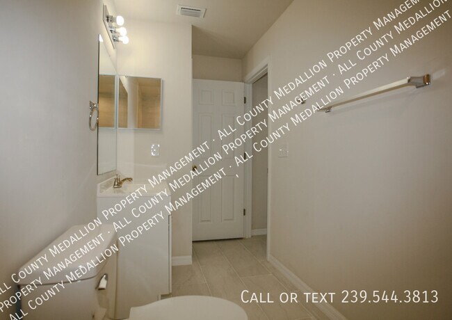 Building Photo - 1309 SE 8th Pl