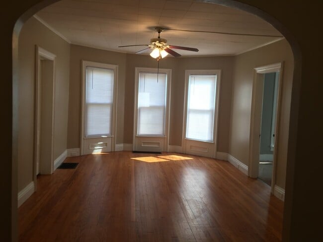 Building Photo - Gorgeous 5 bedroom 2 bath located on friendly neighborhood for rent!!!