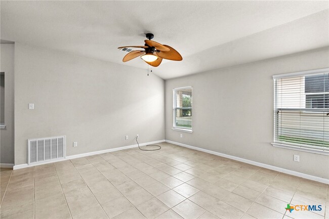 Building Photo - 213 Hoya Ln