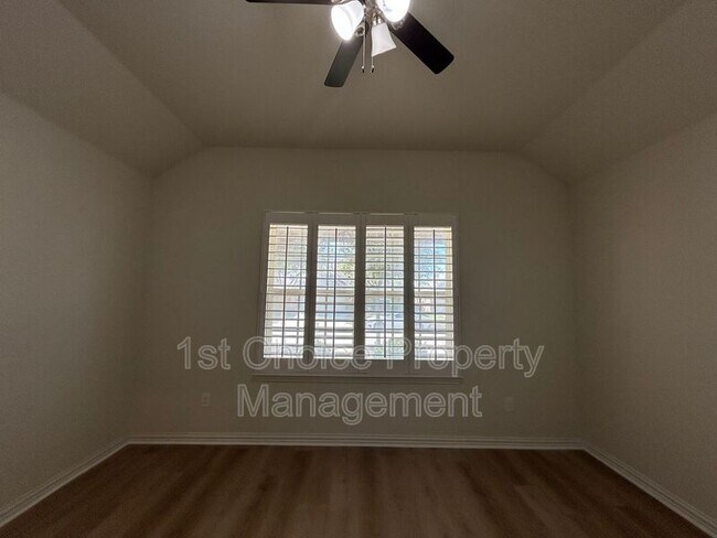 Building Photo - 952 Pinnacle Ridge Rd