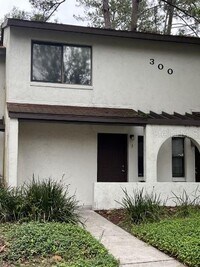 Building Photo - 2635 SW 35th Pl