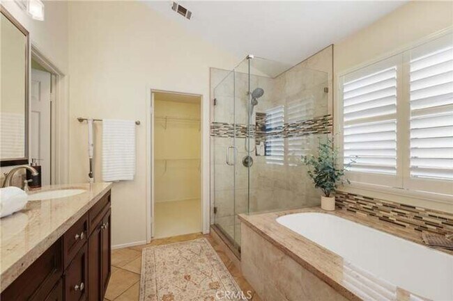 Building Photo - 3 Bedroom Plus Loft in Los Flores