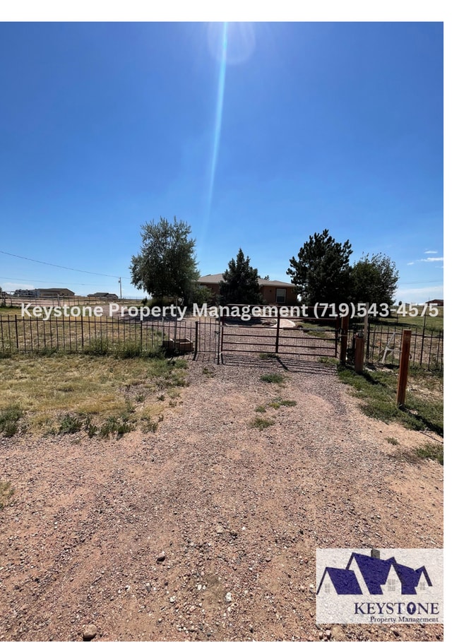 Building Photo - Horse Property with Corrals/Stables - Home...