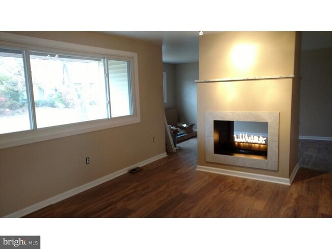 Building Photo - 17 5th Ave