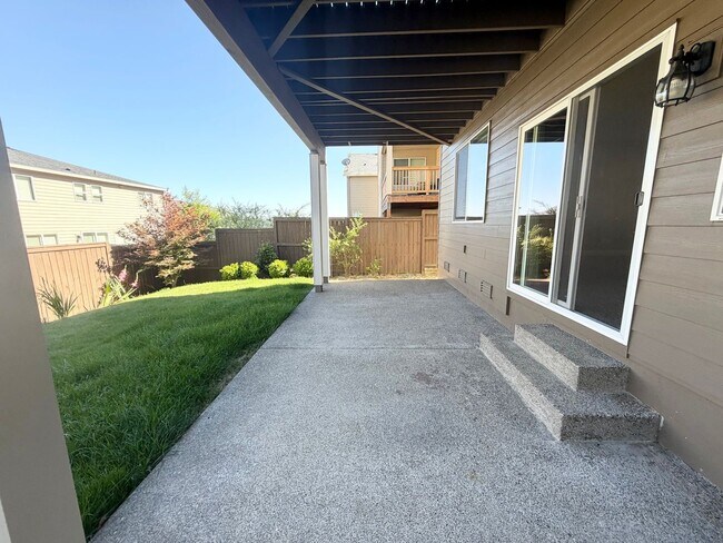 Building Photo - Beautiful 5 Bedroom with Den/Office and Large Bonus Room in Bethany Ridge!!!
