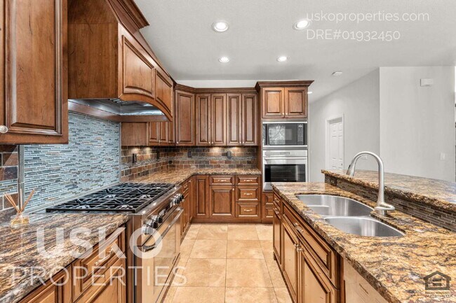 Building Photo - "Spacious 4-Bedroom Retreat with 2.5 Baths...