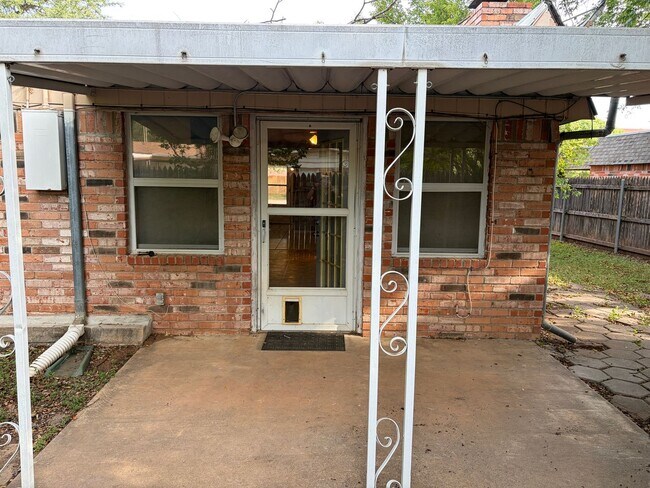 Building Photo - 3325 S 15th St