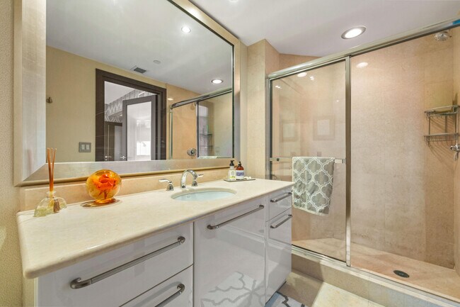 Building Photo - 3101 S Ocean Dr