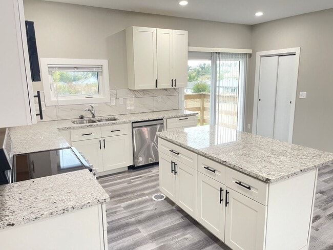 Building Photo - Move-in special offer!!! Newly rebuilt hou...