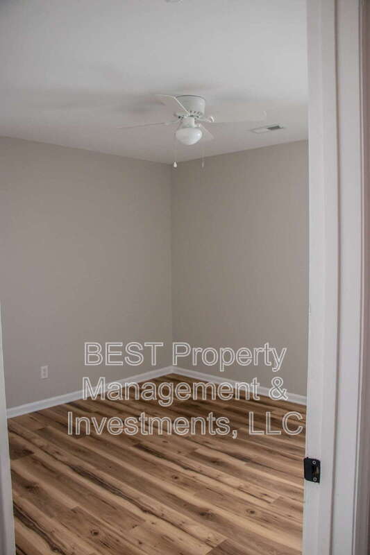 Building Photo - 3225 Lasalle St