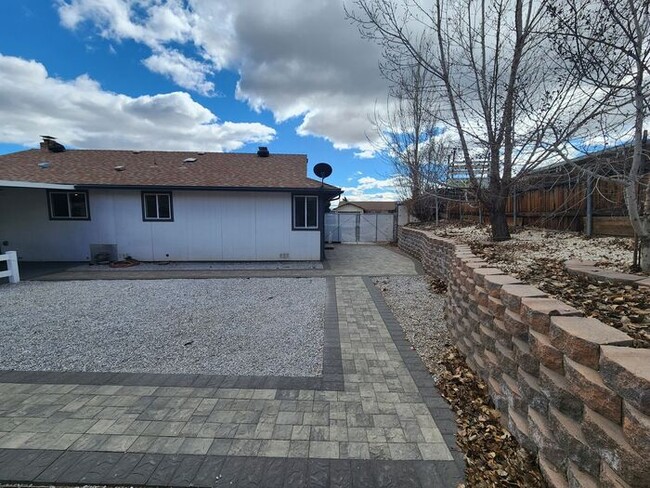 Building Photo - Welcome to this modern 3 bedroom, 2 bathro...