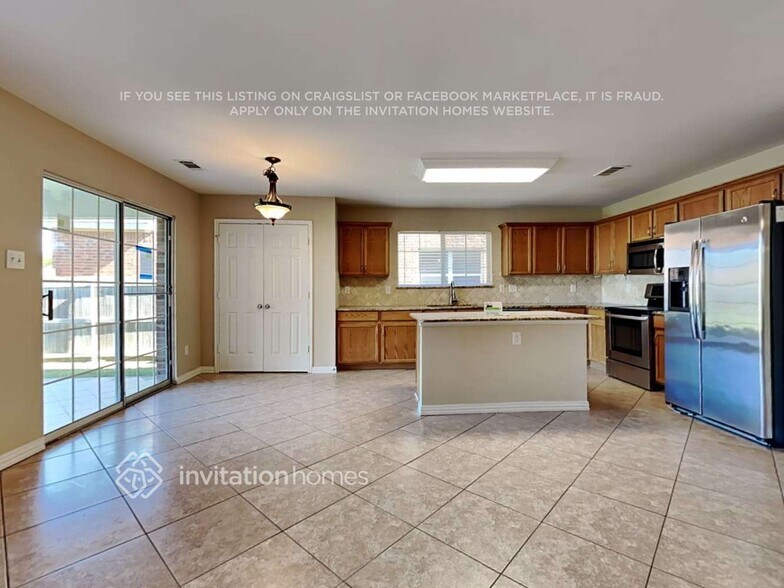 Building Photo - 2042 La Salle Trail