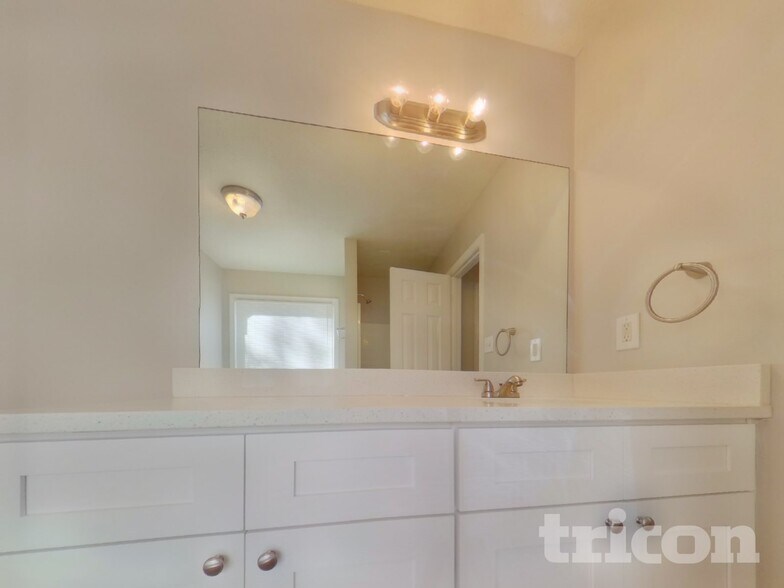 Building Photo - 158 Sweetwater Cir