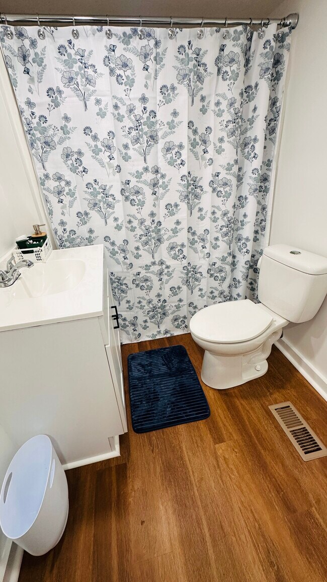 Building Photo - 108 E 21st St