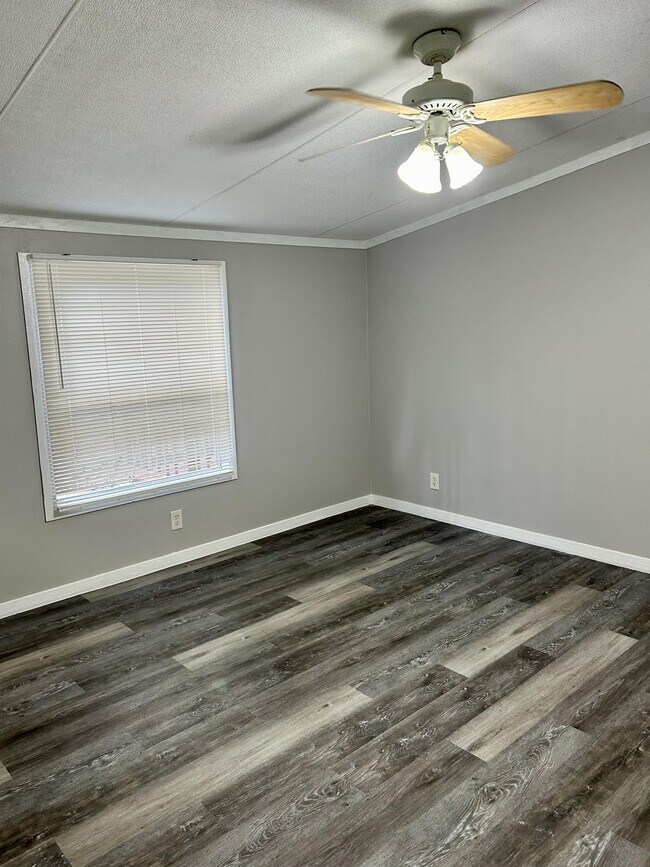 Building Photo - 508 Walnut Way