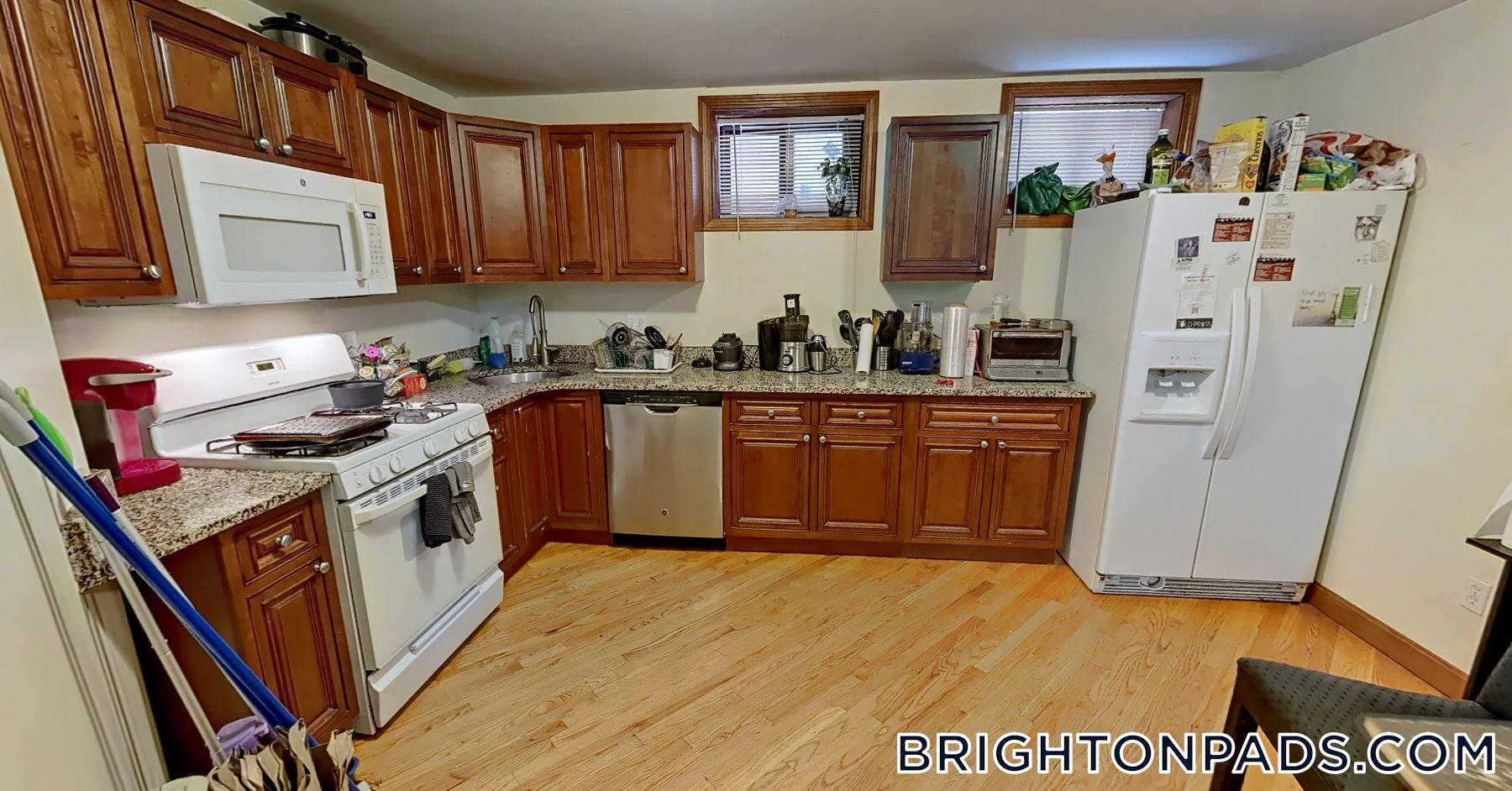 Building Photo - 1422 Commonwealth Ave