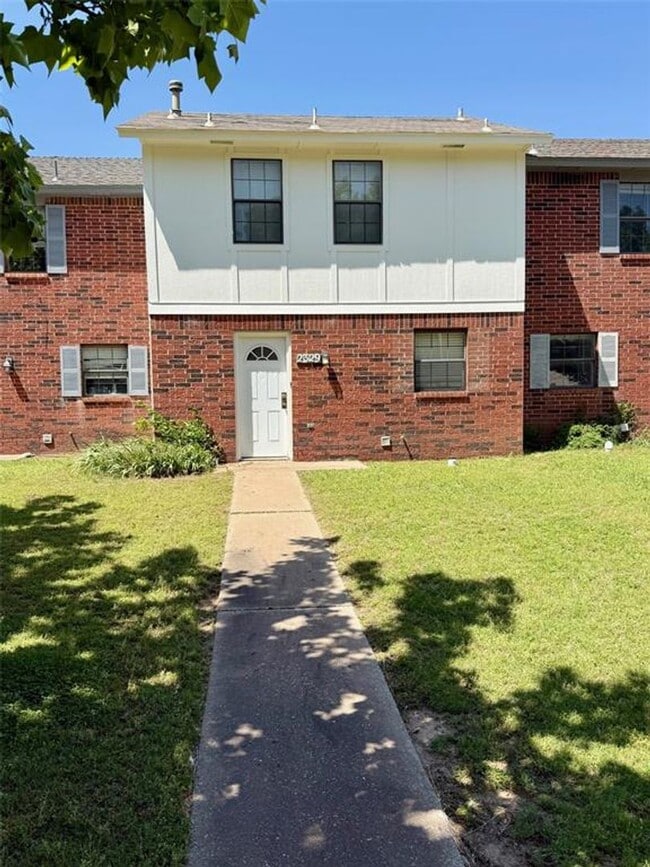 Building Photo - Cute & Close to OU