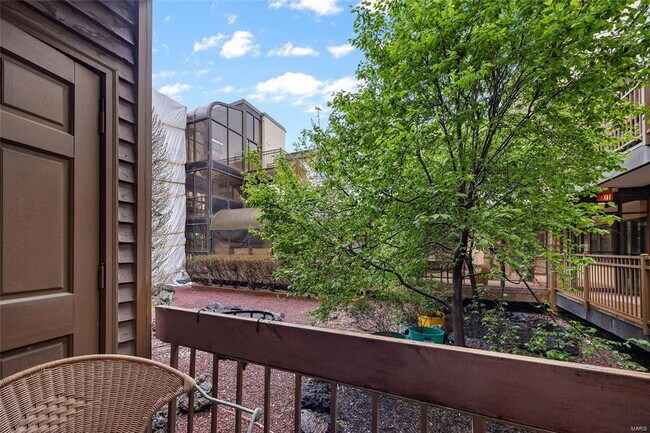 Building Photo - Condo in the Vibrant Clayton district!