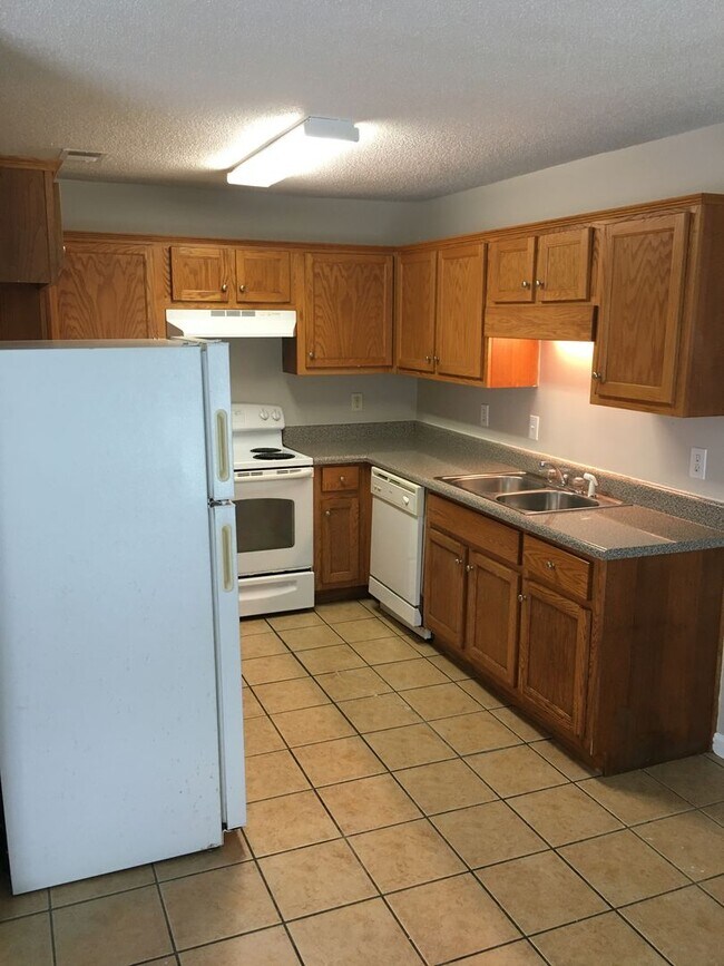 Building Photo - 3/2 Apartment in West Rome $1,195