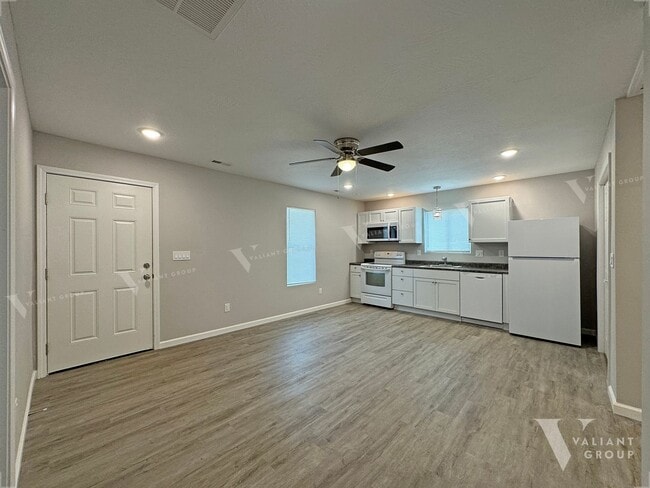 Building Photo - Charming 3-Bedroom, 1-Bathroom House for Rent in Springfield’s Heart of the Westside Neighborhood