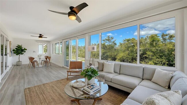 Building Photo - 909 Spanish Dr N