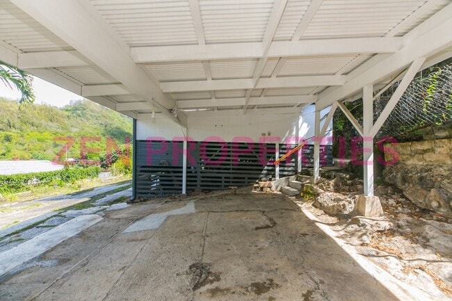 Building Photo - 1555 Moani St