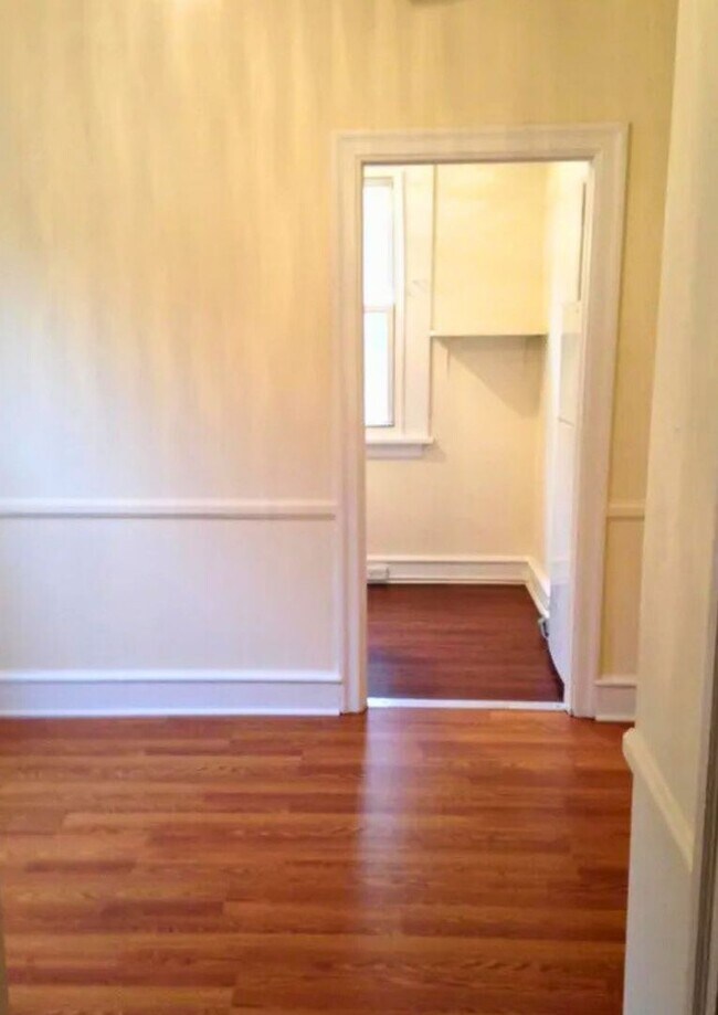 Building Photo - 4 Gay St