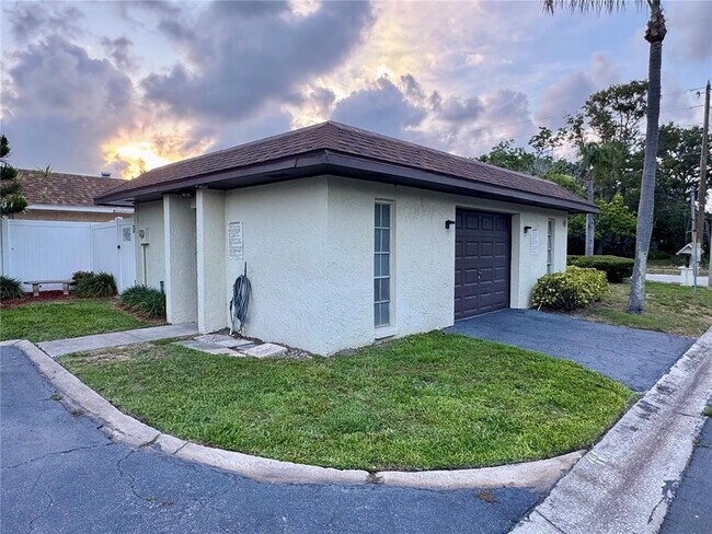 Building Photo - 1100 E Bay Dr