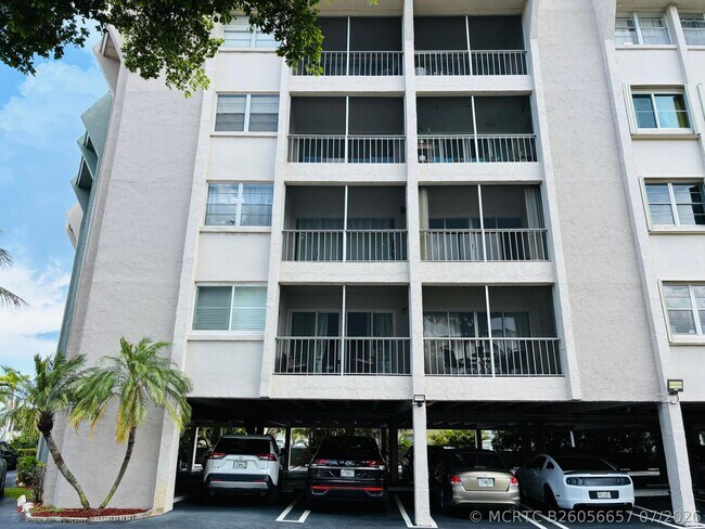 Building Photo - 505 Spencer Dr