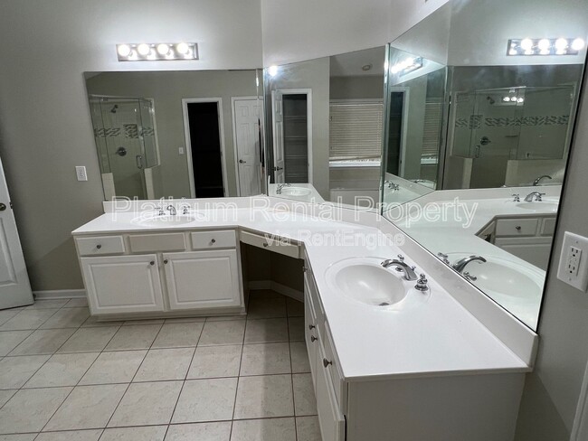 Building Photo - 7170 Belcrest Dr