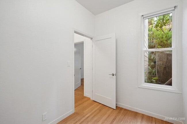 Building Photo - 354 Castro St