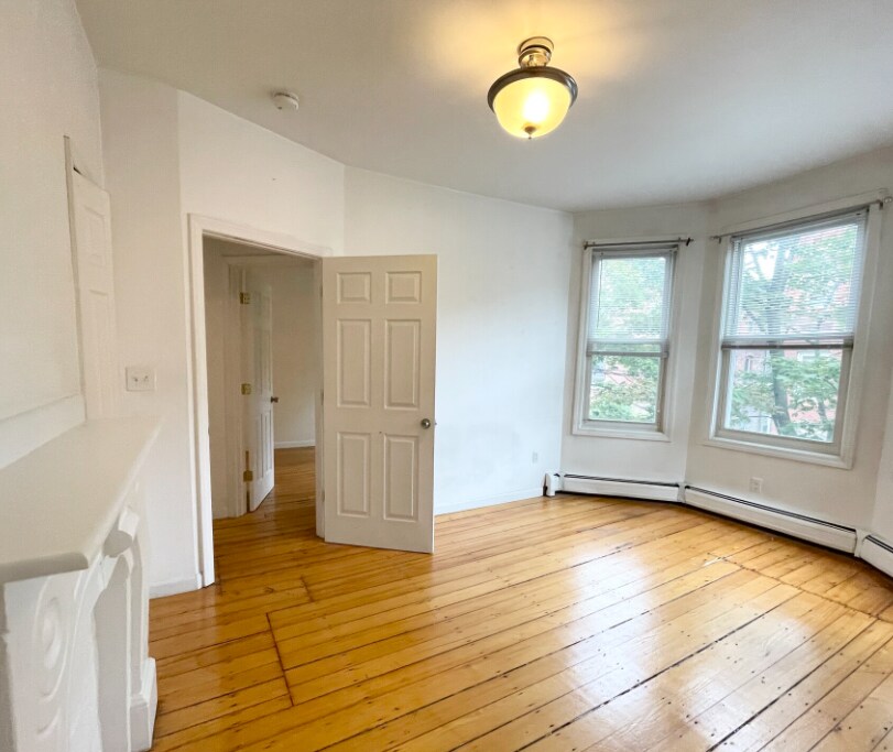 Building Photo - 52 Delle Ave